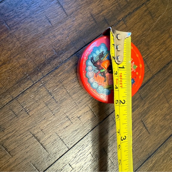 RUSSIAN Kholui Village LACQUERED BOX Red Signed Trinket Pill Holder Vintage - Picture 6 of 6